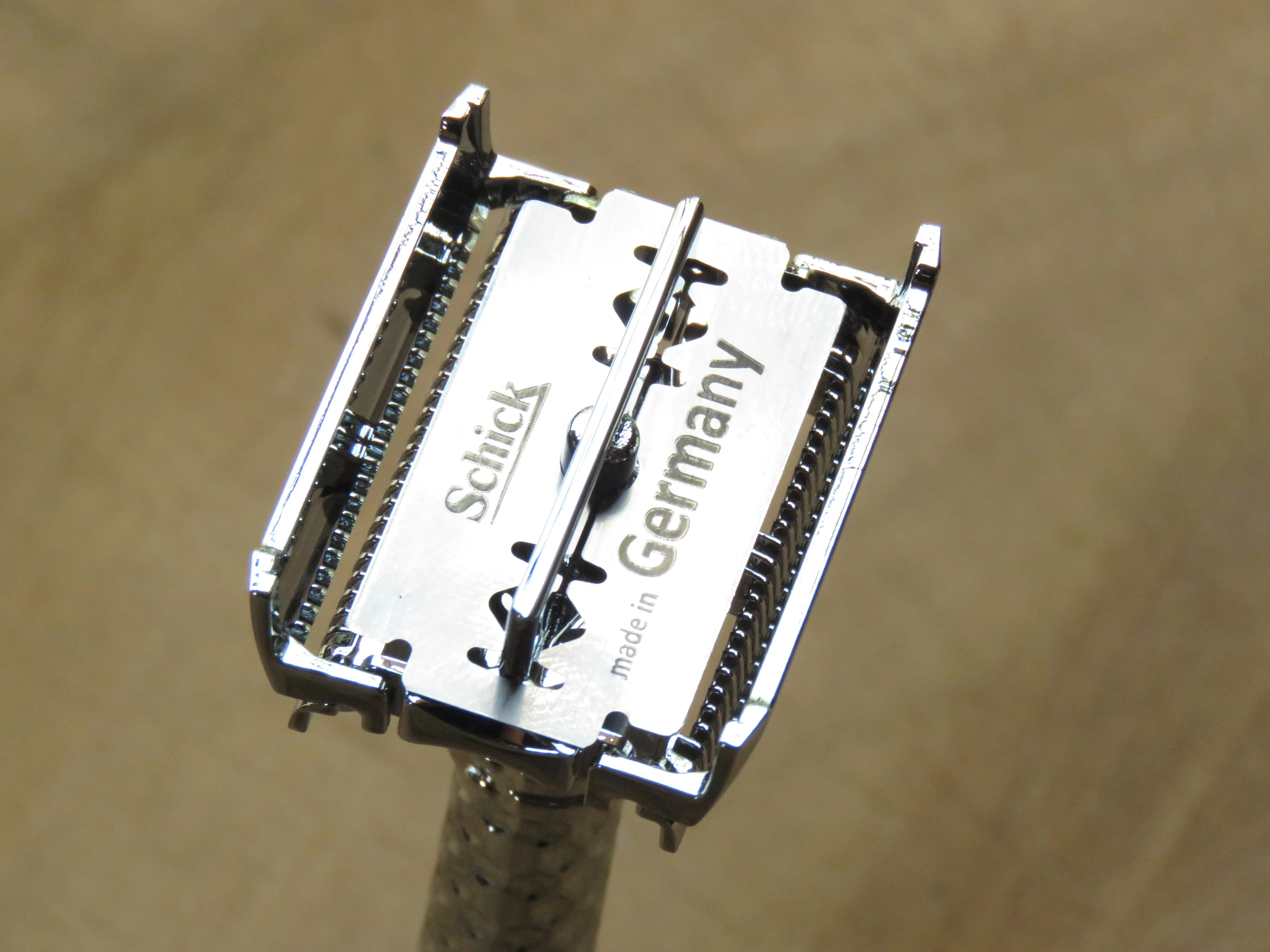 Adjustable safety razor. DE15