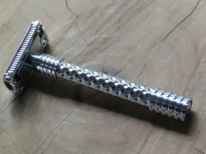 Adjustable safety razor. DE15