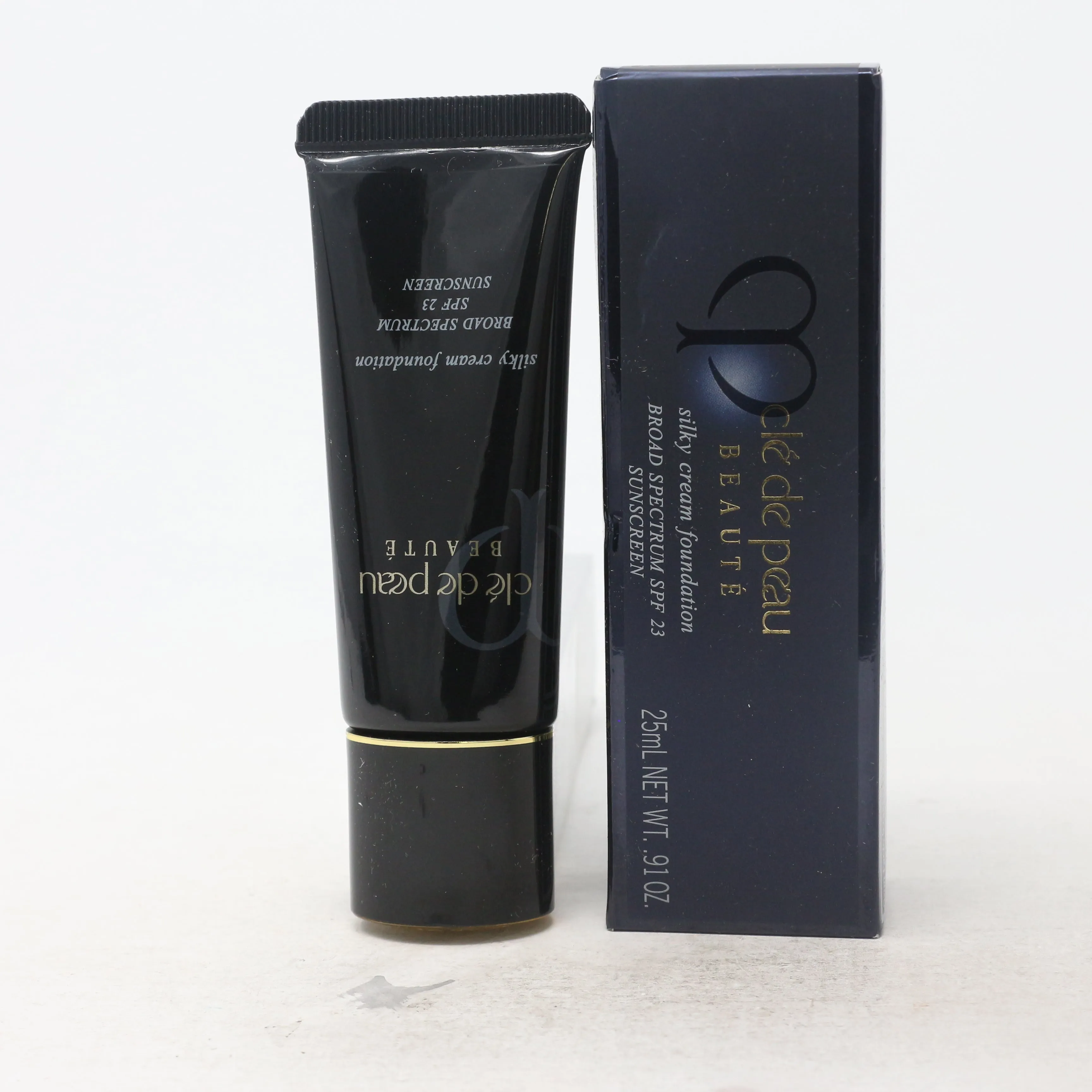 Cle De Peau Beaute Silky Cream Foundation Spf 23  0.87oz/21ml New With Box