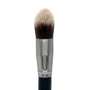 Deluxe Pointed Powder Brush  C450