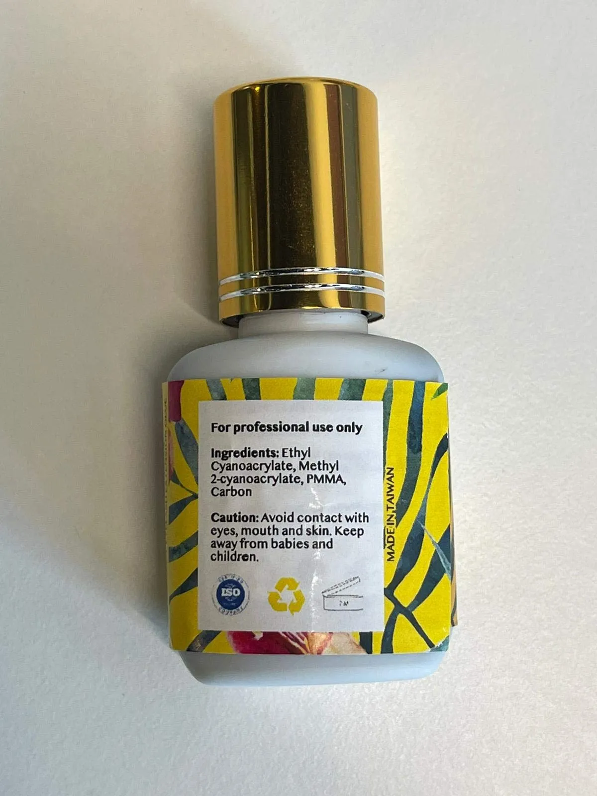 Extra Powerful 10 ml Eyelash Extension Glue - Lyon Lash Performance Glue | 1-2 Sec Dry Time | 6-8 Weeks Retention | Black Adhesive Supplies for Professional Use