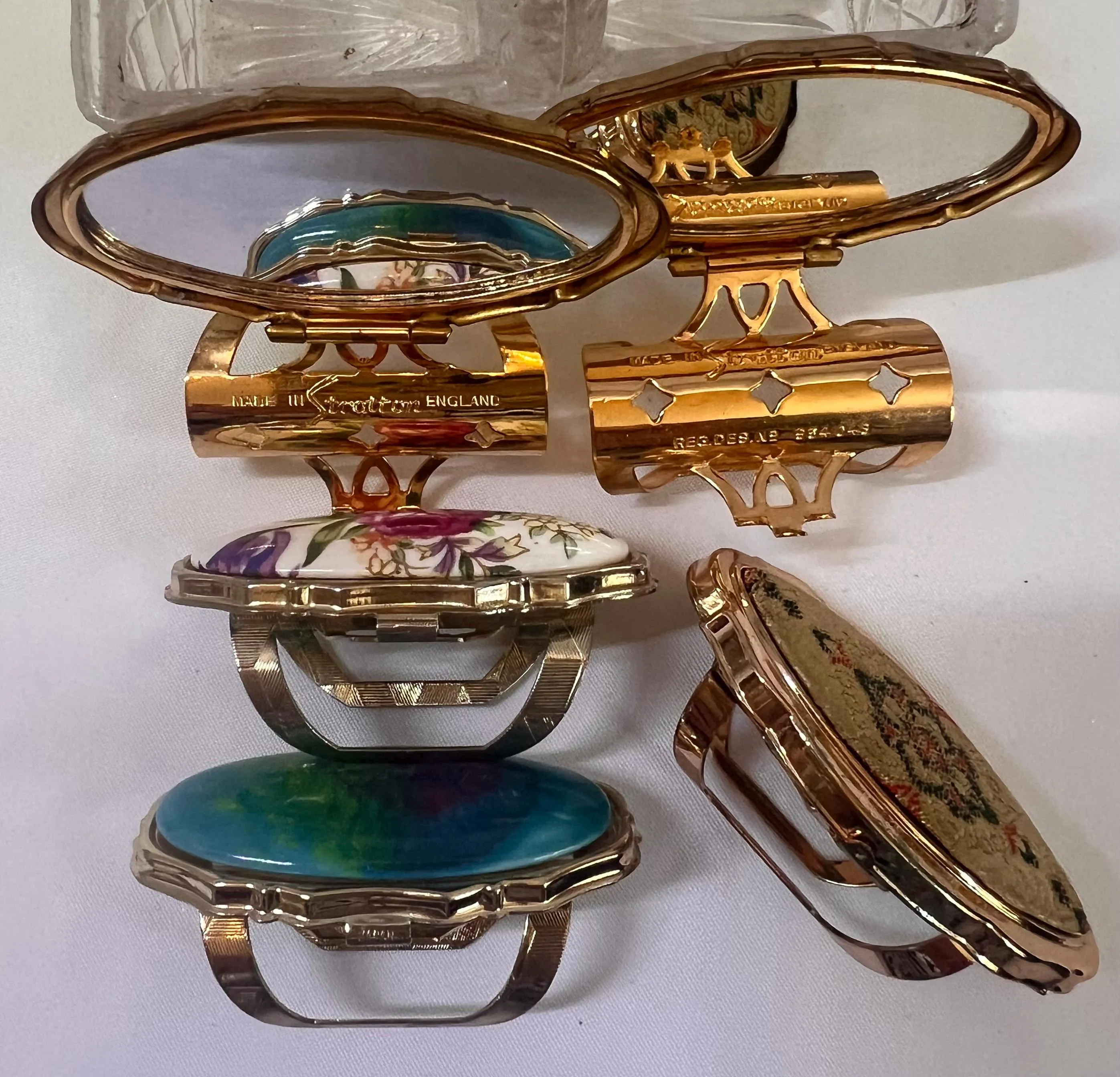 LipStick Ring Holder w/Flip-up Mirror