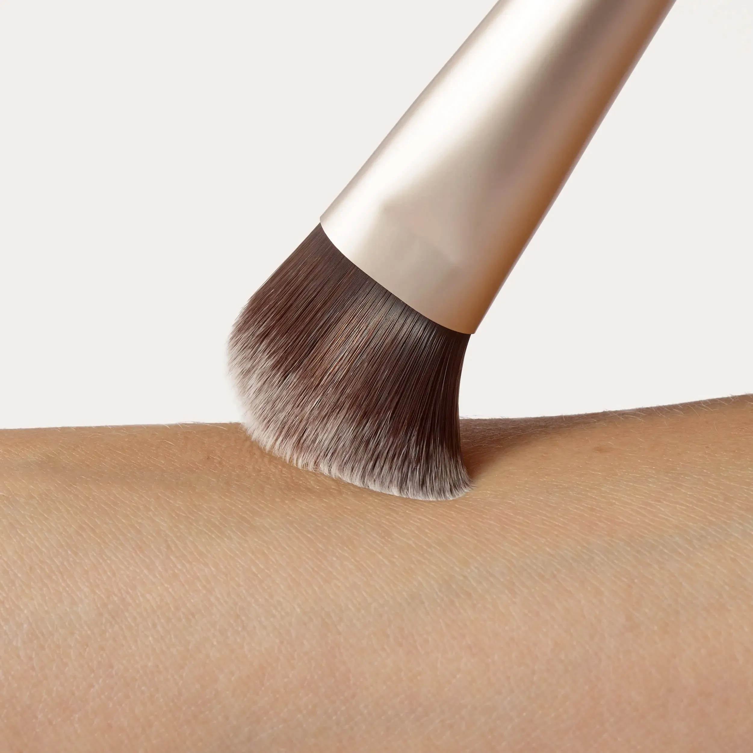 Liquid Complexion Brush Ⓥ