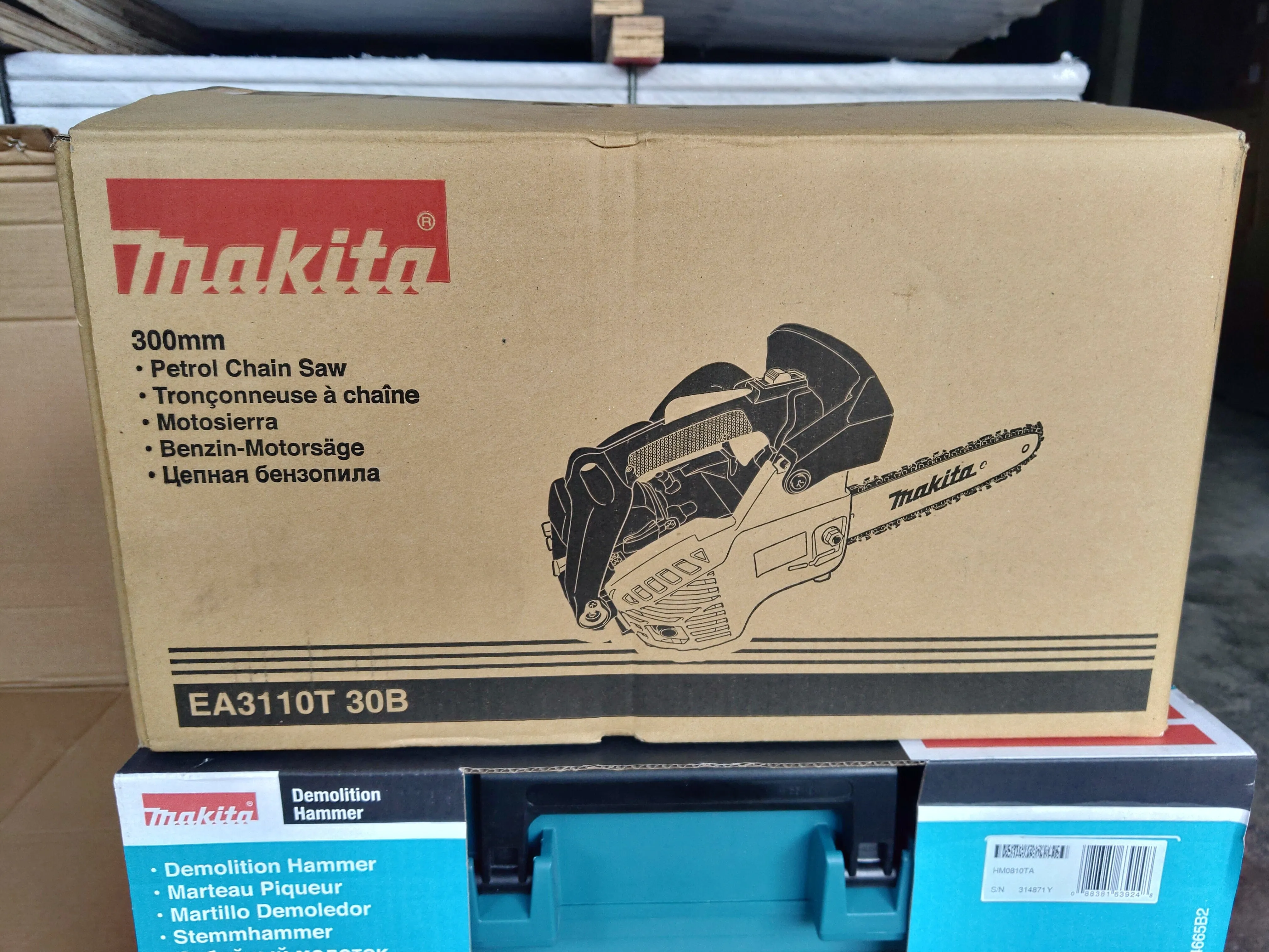 Makita EA3110T-30 Top Handle Petrol Chain Saw with 300Mm | Model : M-EA3110T-30 (OFFER VALID WHILE STOCK LAST)