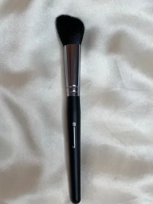Perfect Angle Blush Brush