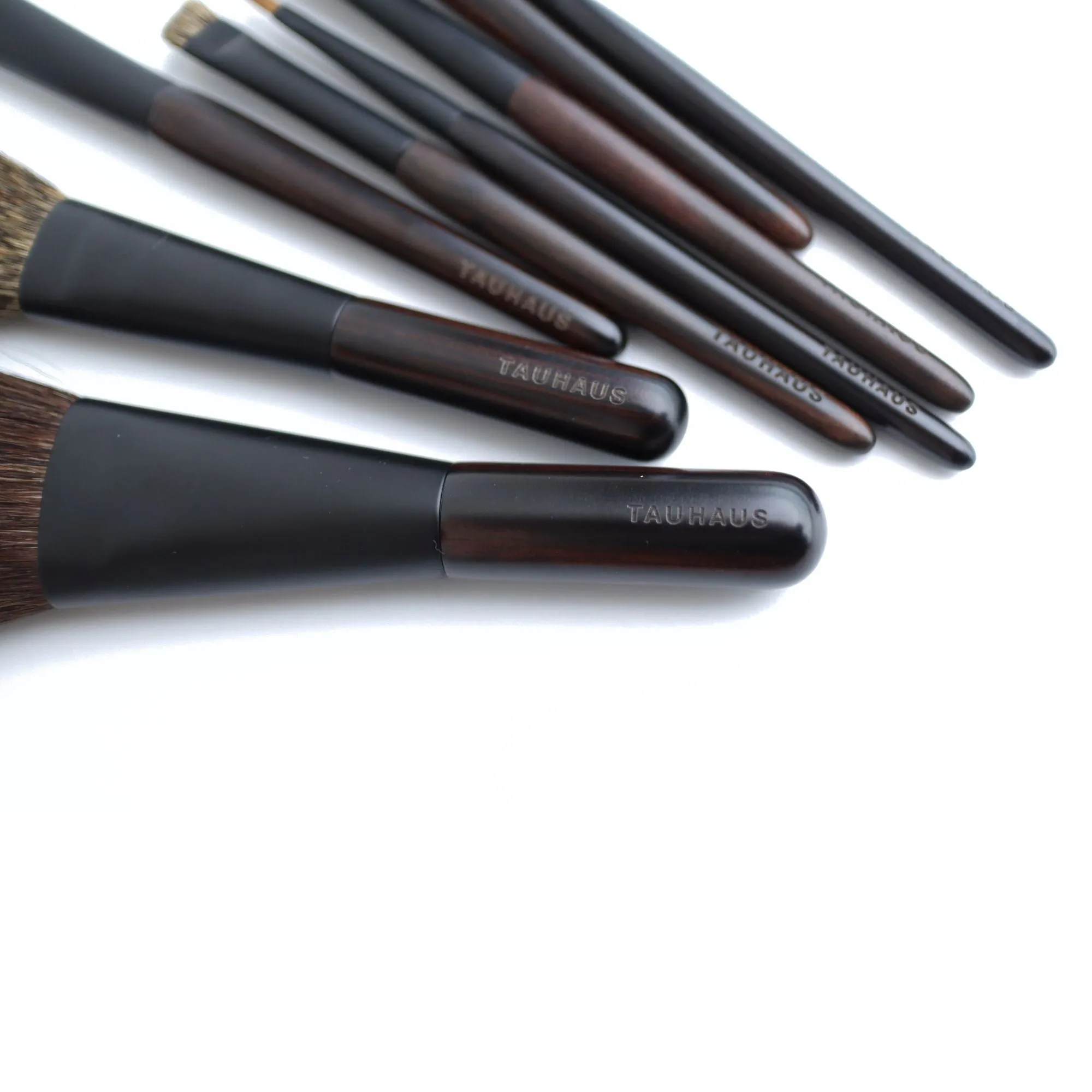 Tauhaus EH-02 Cheek Brush, Ode Series