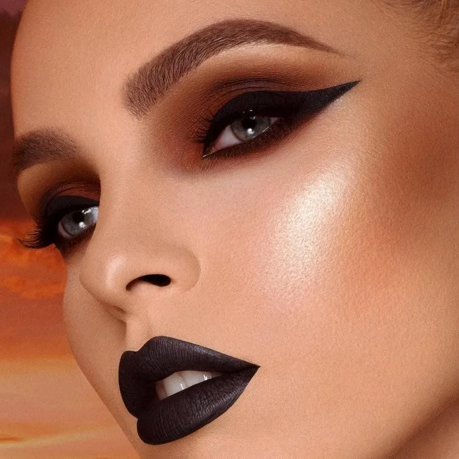 The Royalty I & II Loose Highlighter