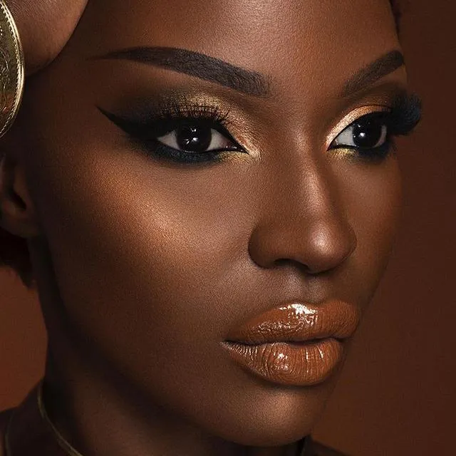 The Royalty I & II Loose Highlighter