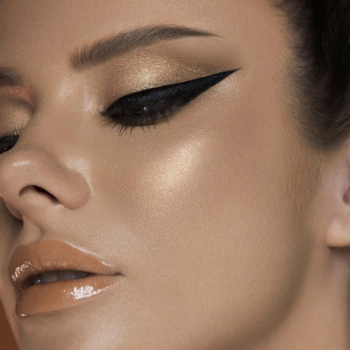 The Royalty I & II Loose Highlighter