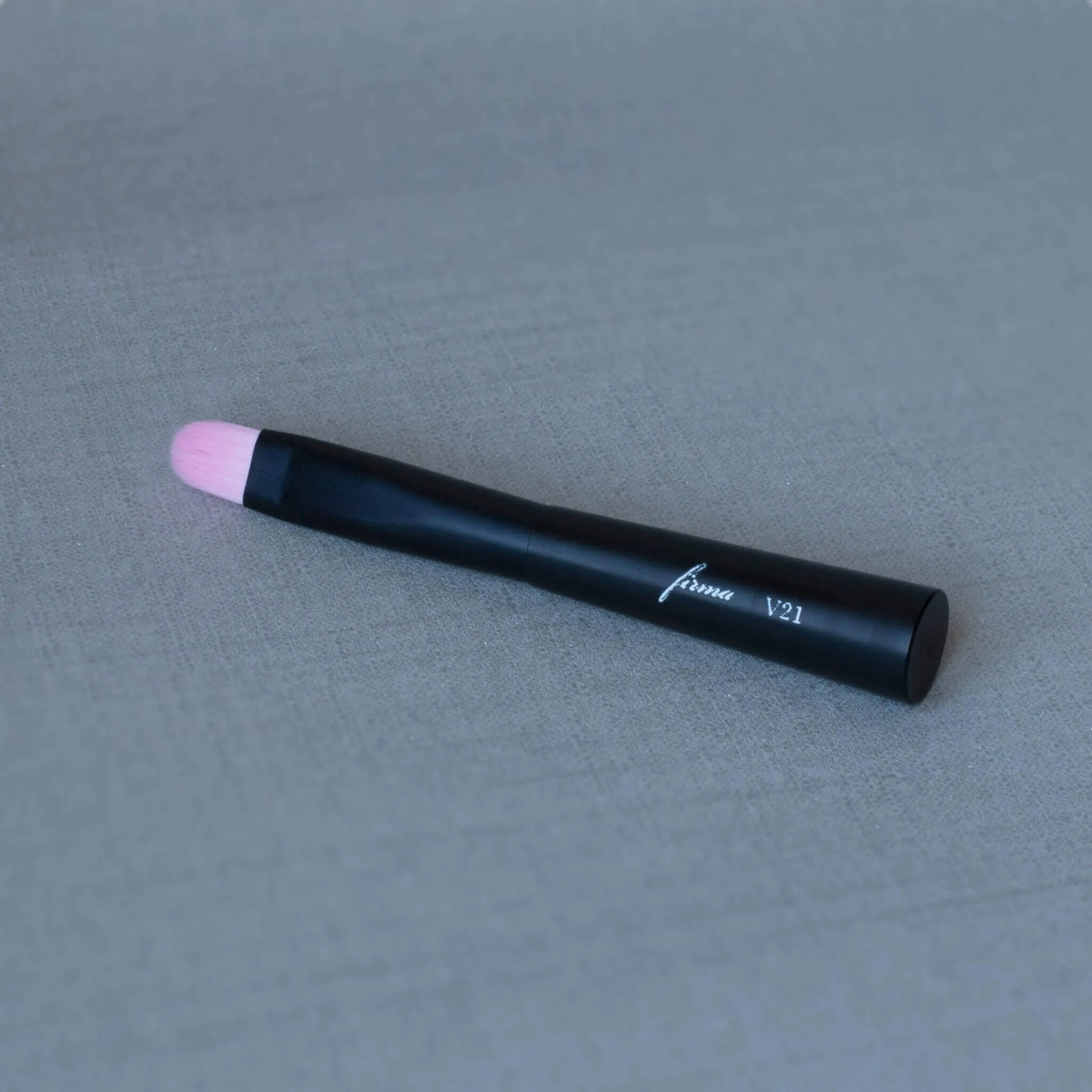 V21 Concealer